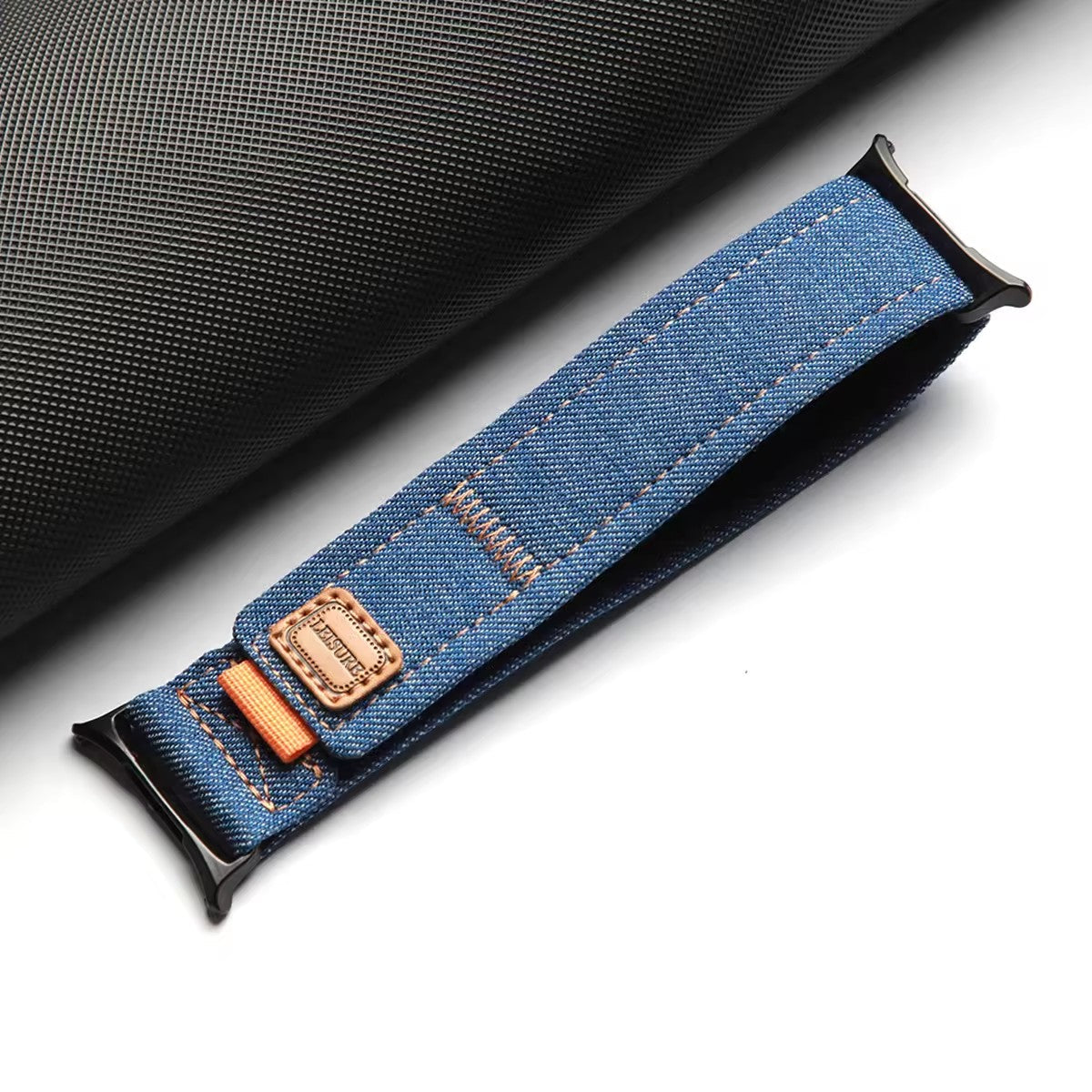 Correa Denim Pro de The Strap Society México para Galaxy Watch Ultra en mezclilla azul con detalles de piel y naranja