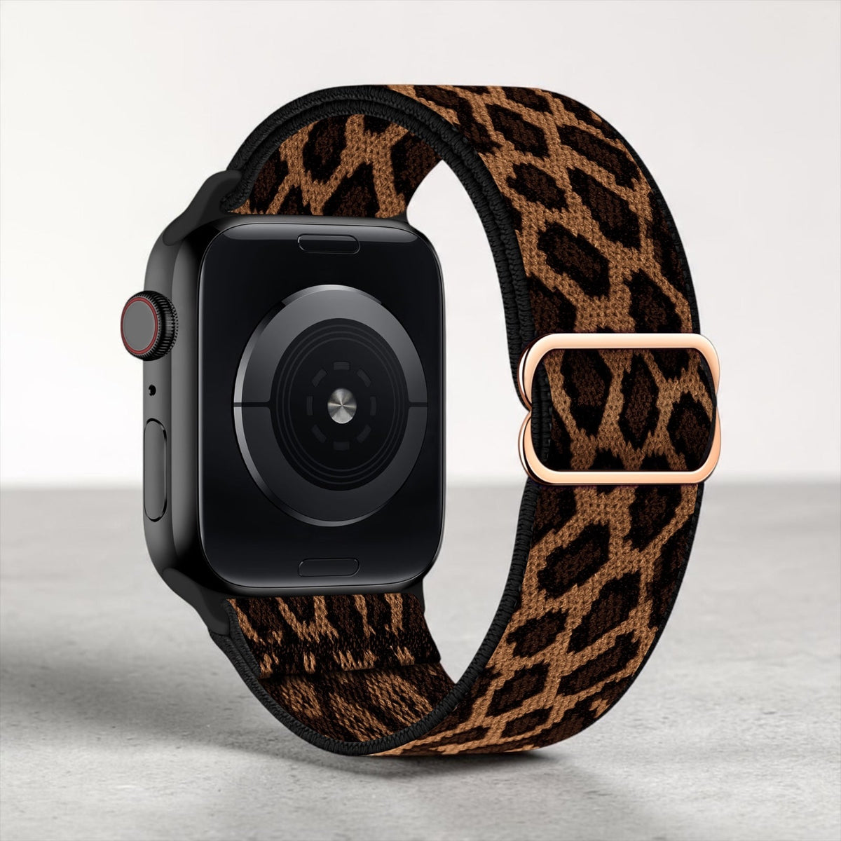 Correa elástica The Strap Society México para Apple Watch con estampado animal print de leopardo y hebilla metálica