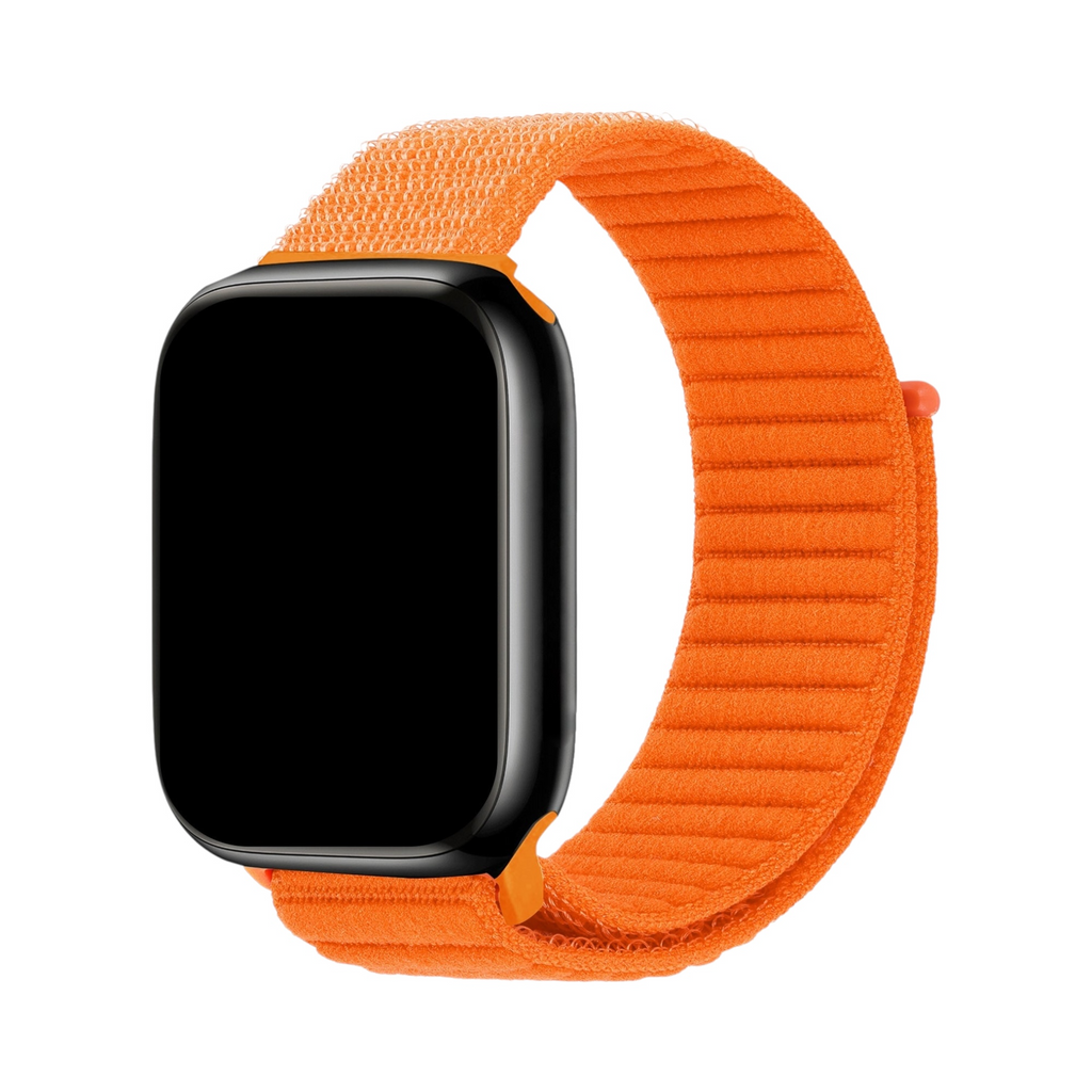 Correa Aura Soft de The Strap Society México para Apple Watch en color naranja, hecha de nylon acolchado con velcro.