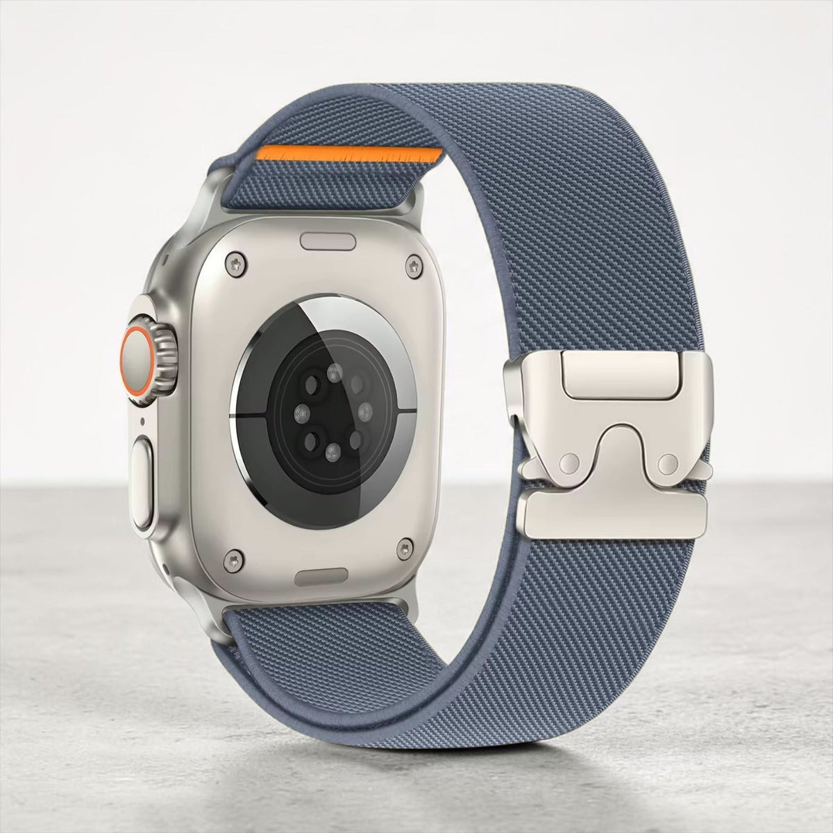 Correa deportiva de nylon gris para Apple Watch con cierre magnético metálico de The Strap Society México