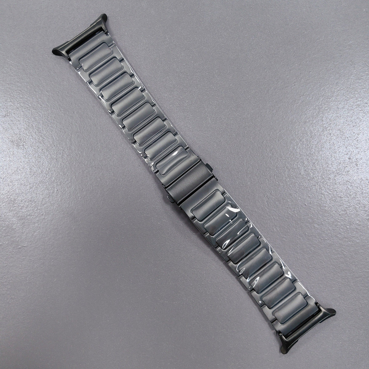 Correa de titanio negra The Strap Society México para Galaxy Watch Ultra con acabado premium y diseño elegante